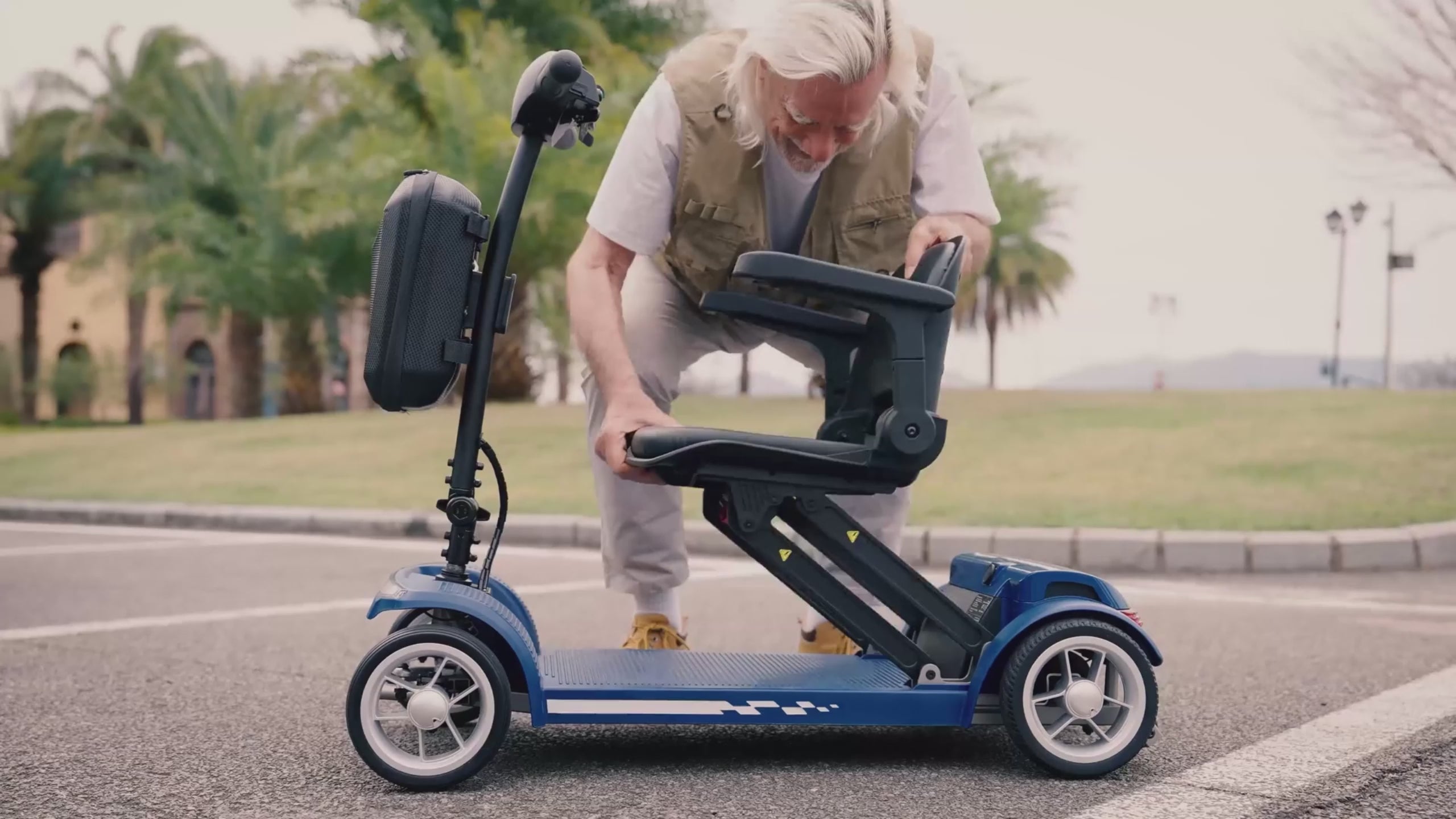 Load video: Watch how easy it is to drive, fold, and transport the Cyseekin lightweight scooter for outdoor travel.